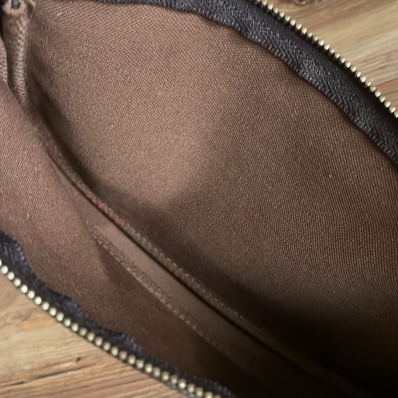 🎉HOST PICK🎉 Louis Vuitton Monogram Pochette Accessories - Picture 8 of 15